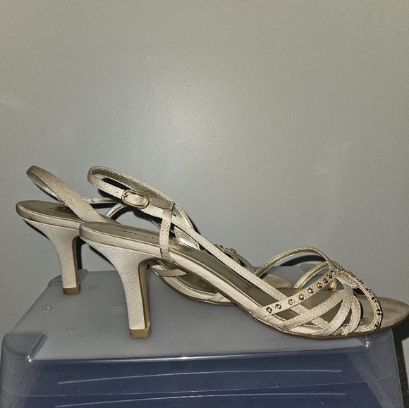 Tan Gold Heels - Picture 1 of 4